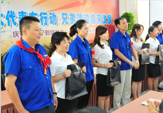 我公司為汶羅小學老師送上節日厚禮
