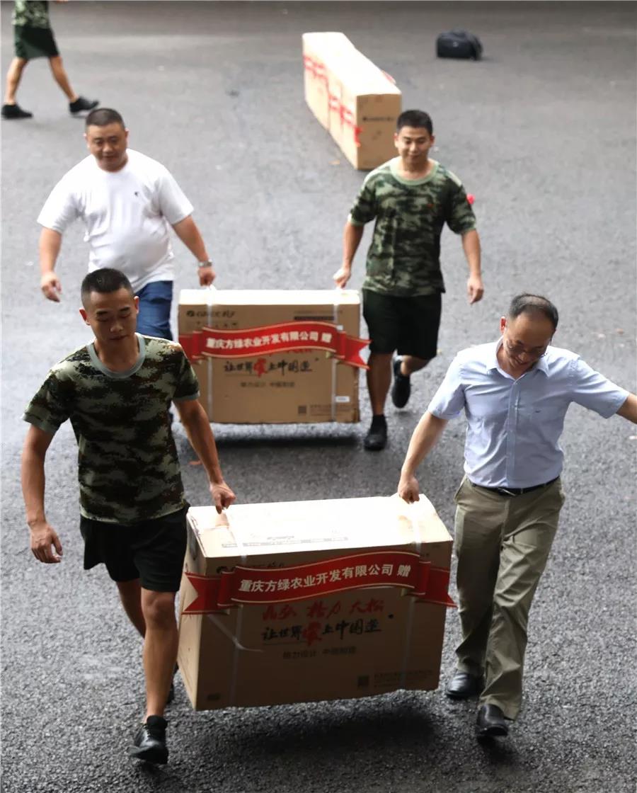 八一慰問消防兵，兄弟企業獻愛心